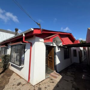 SE VENDE PROPIEDAD DE MATERIAL SOLIDO EN TEJAS VERDES