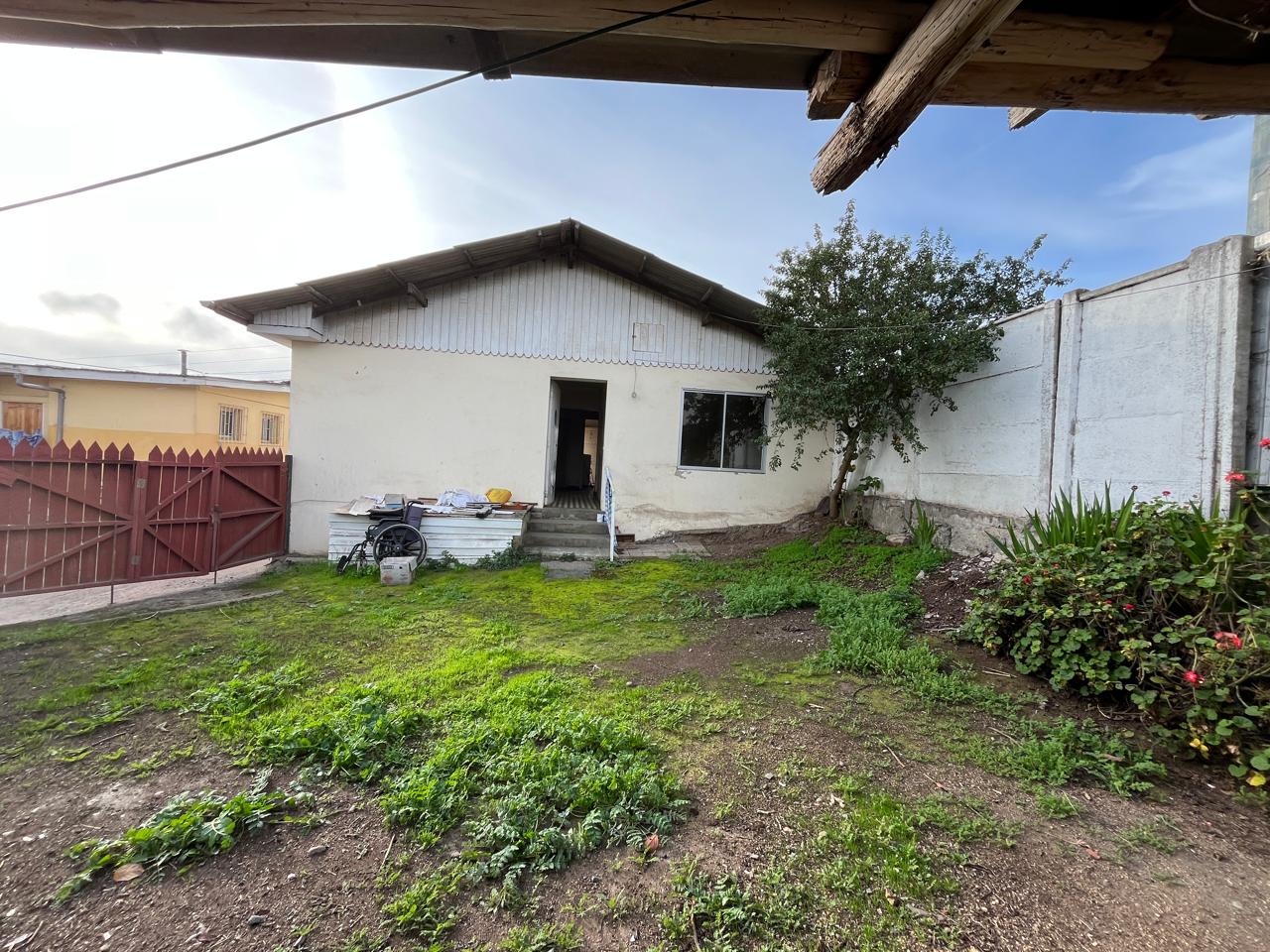 SE VENDE CASA CON AMPLIO TERRENO EN LLOLLEO - Imagen 16