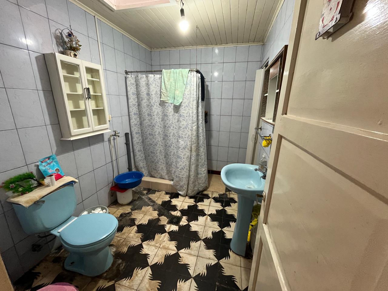 SE VENDE CASA CON AMPLIO TERRENO EN LLOLLEO - Imagen 4