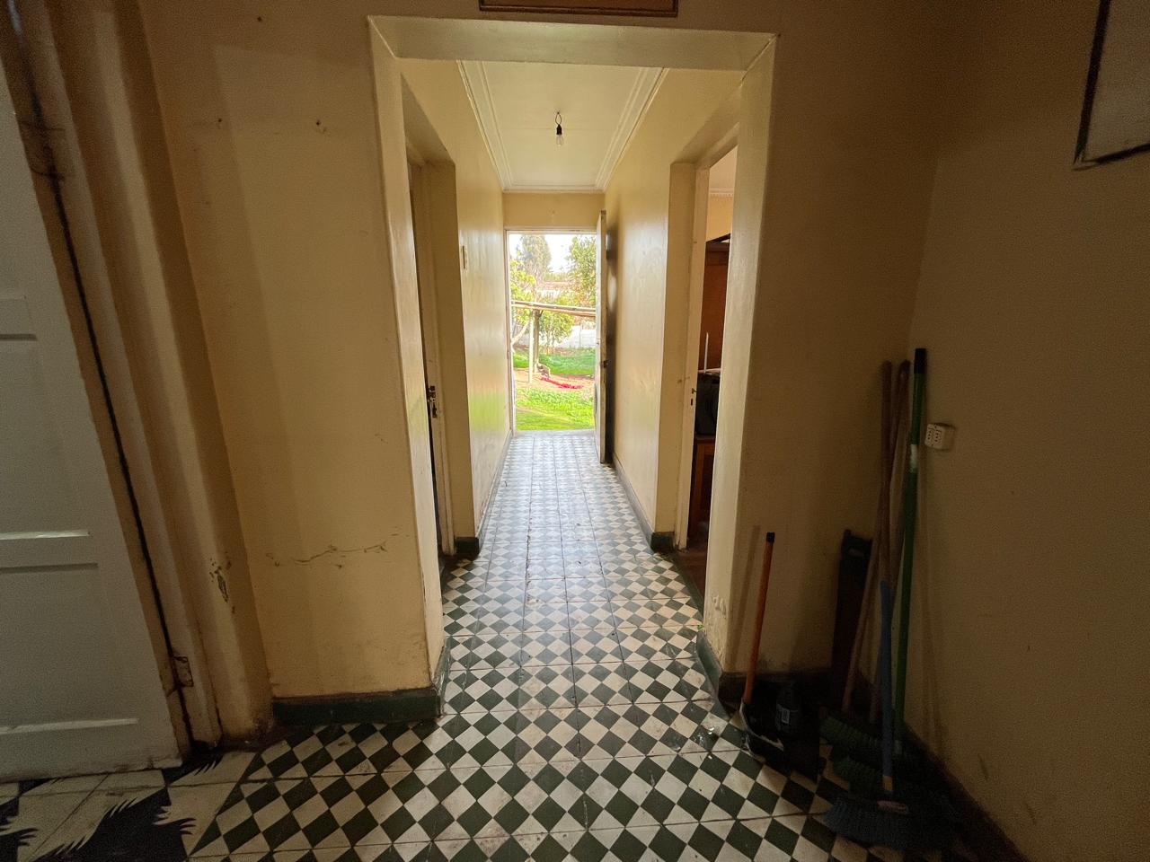 SE VENDE CASA CON AMPLIO TERRENO EN LLOLLEO - Imagen 8