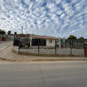 SE ARRIENDA CASA CON LOCAL COMERCIAL